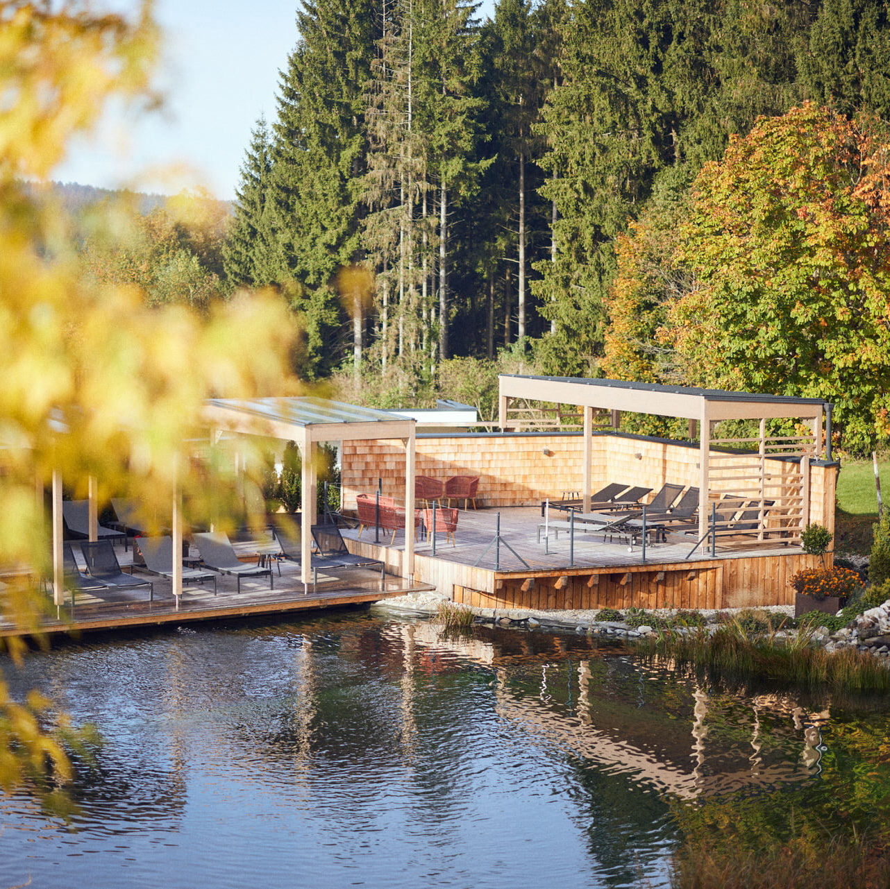 Guglwald Badeteich im Herbst